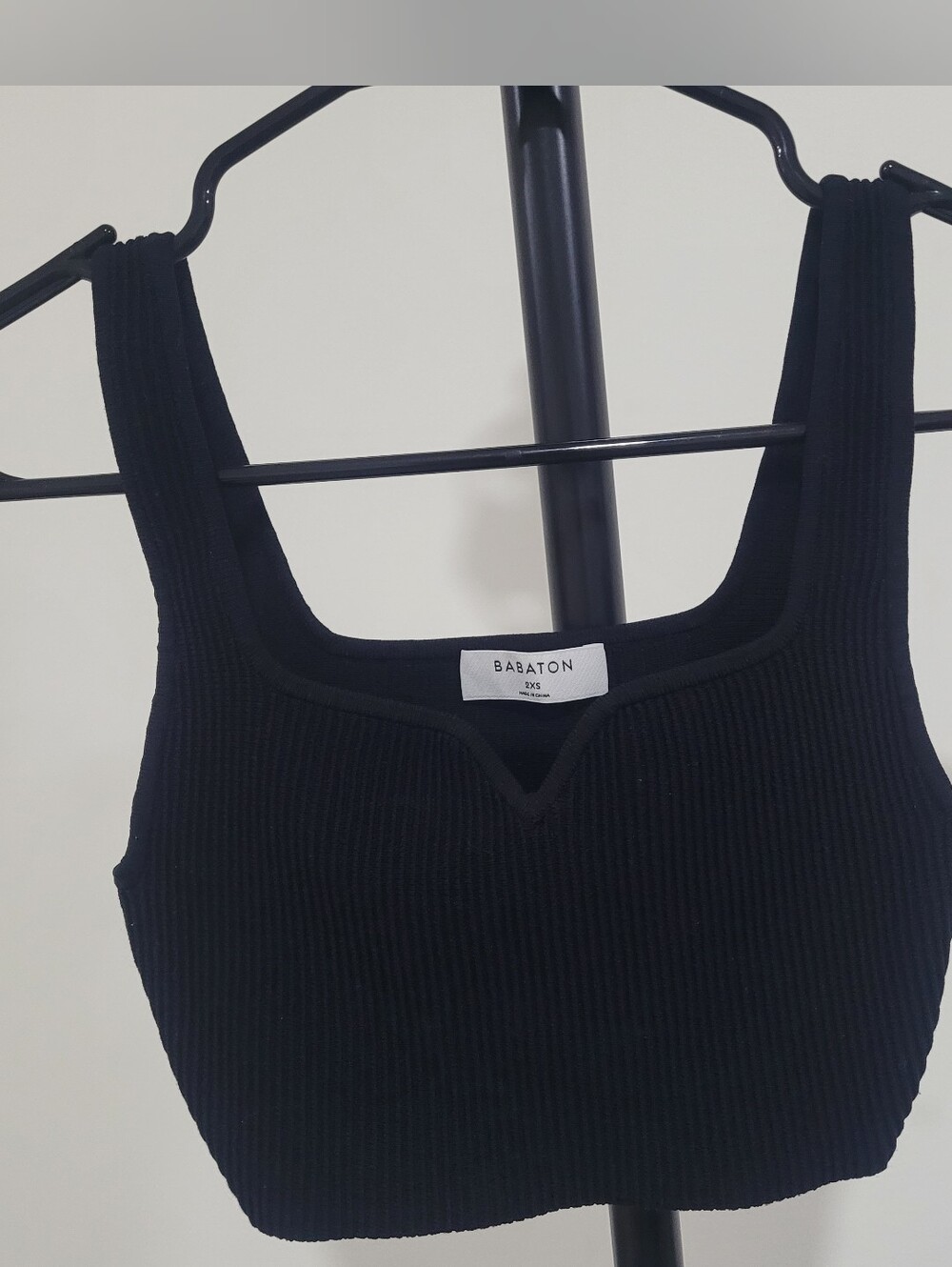 Babaton Black Ribbed V-Notch Crop Top Aitzia 2XS
